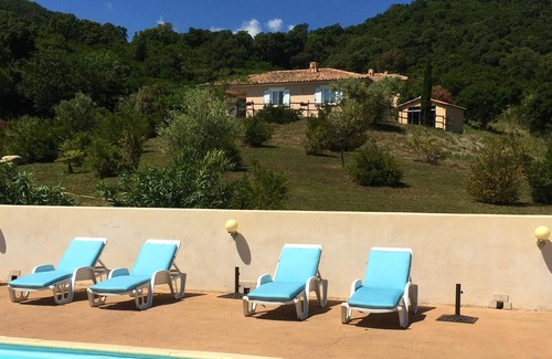 Serra-di-Fiumorbo Villa | Homerez - Villa a 4 km de la playa para 4 pers. con piscina compartida y terraza