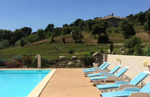 Serra-di-Fiumorbo Villa | Homerez - Villa a 4 km de la playa para 4 pers. con piscina compartida y terraza