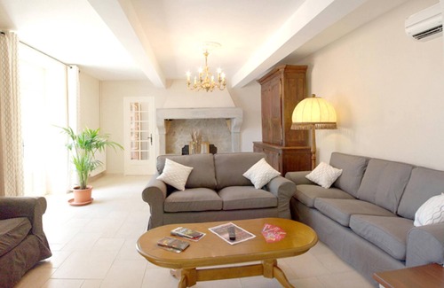 Ventenac-Cabardes Villa | Homerez - Villa para 6 pers. con piscina, jacuzzi y jardín en Ventenac-Cabardès