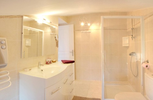 Ventenac-Cabardes Villa | Homerez - Villa para 6 pers. con piscina, jacuzzi y jardín en Ventenac-Cabardès