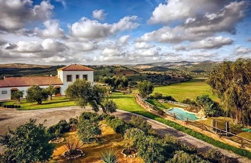 Puerto Serrano Villa | Homerez - Villa in Puerto Serrano