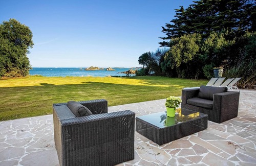 Roscoff Villa | Homerez - Villa en Roscoff, vista al mar