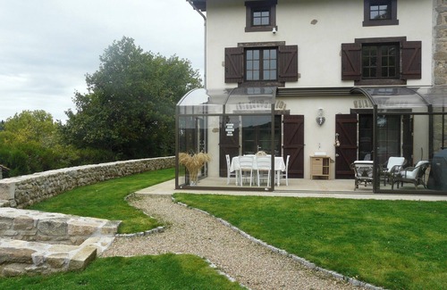 Sainte-Catherine Casa | Homerez - Welcoming House in Sainte-Catherine with Garden
