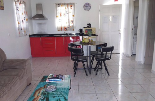 Damencourt Casa | Homerez - Casa acogedora en Le Moule con piscina compartida