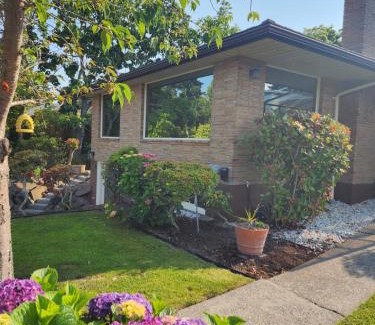 Sunset Hill Apartamento | HomeSmart: Cozy Charm Meets High-Tech in Prime Area