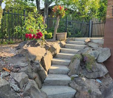 Sunset Hill Apartamento | HomeSmart: Cozy Charm Meets High-Tech in Prime Area
