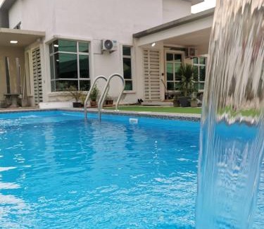 Malacca City Casa | Homestay 88A Melaka for 9 pax with Private Pool, Smart TV, Netflix and Wifi