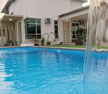 Malacca City Casa | Homestay 88A Melaka for 9 pax with Private Pool, Smart TV, Netflix and Wifi