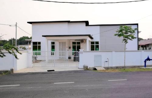 Malacca City Casa | Homestay 88A Melaka for 9 pax with Private Pool, Smart TV, Netflix and Wifi