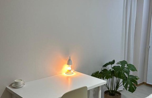 Seo-gu Casa | Homestay Comfy queen sized bed with free breakfast