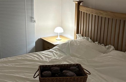 Seo-gu Casa | Homestay Comfy queen sized bed with free breakfast