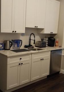 Meeting House Hill Casa | HomeStay in Boston - Dorchester Fields Corner Area