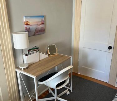 Tuxedo Casa | Homestay in cozy River Heights home