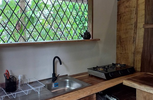 Uvita Cabaña | Homestay in dashing 1br garden-cottage in Uvita, 10 min walk to the beach
