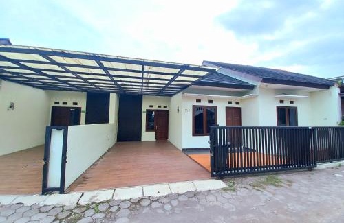 Sinduharjo Casa | Homestay Jogja Jakal By Simply Homy