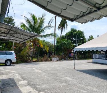 Kampung Ru Muda Apartamento | Homestay Masjid Seberang Marang