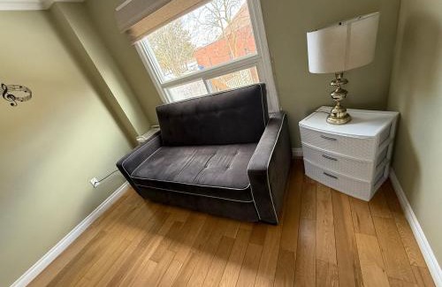 Downtown Mississauga Casa | HOMESTAY NEXT TO SQUARE ONE MALL- 5 Mins Airport-24 HRS CHECKIN-MAJOR COST CUT