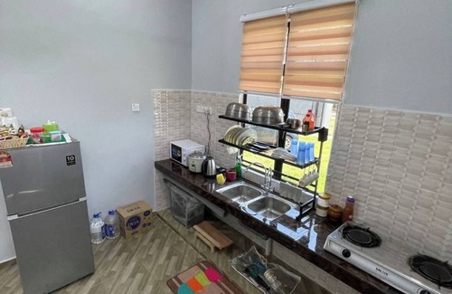 Paya Bemban Casa | Homestay PCB. 5 minute walk to the Pantai Cahaya Bulan Beach
