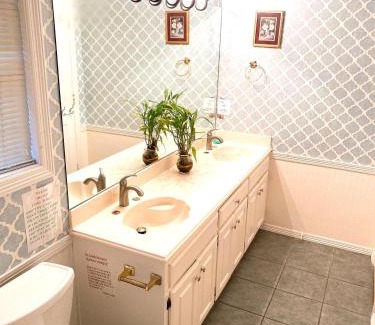 Far North Dallas Casa | Homestayyy