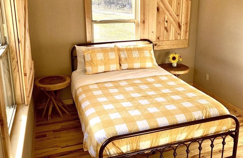 Newnata Cabina | Homestead cabin on the hill