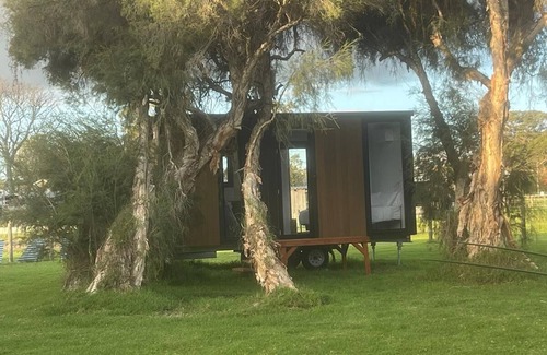 Baldivis Casa | Homestead on Eighty by Tiny Away