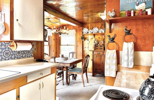 Midpines Otro | Homestead Ranch near Yosemite w/ Horses & Chickens