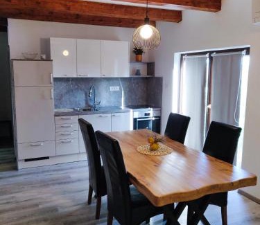 Komen Apartamento | Homestead Zavadlal - Domačija Zavadlal