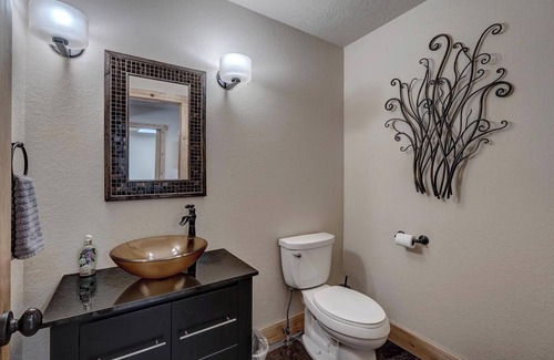 Lead Chalet De Esquí | Homesteak 3 BR Chalet at Terry Peak with Outdoor Hot Tub - Sleeps 14