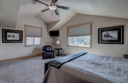 Lead Chalet De Esquí | Homesteak 3 BR Chalet at Terry Peak with Outdoor Hot Tub - Sleeps 14