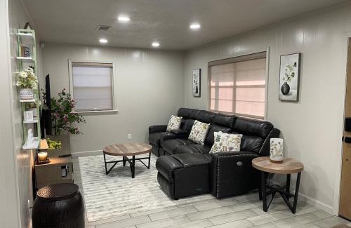 Hugo Casa | HomeSuite Cabin Relaxing Getaway Near Casino