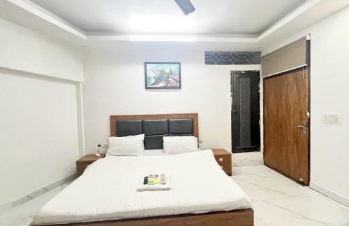 Nizamuddin East Hotel | Hometown Hospitality - Walking Distance From Nizamuddin Railway Station