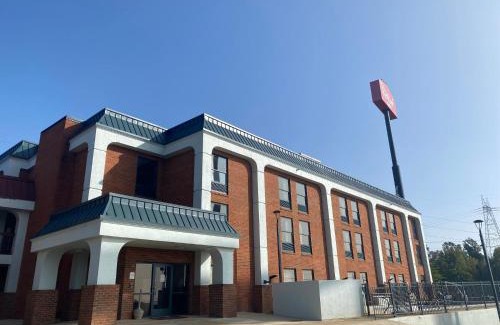 Prattville Hotel | HomeTowne Studios by Red Roof Prattville
