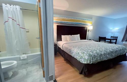 Augusta Hotel | HomeTowne Studios by Red Roof Augusta