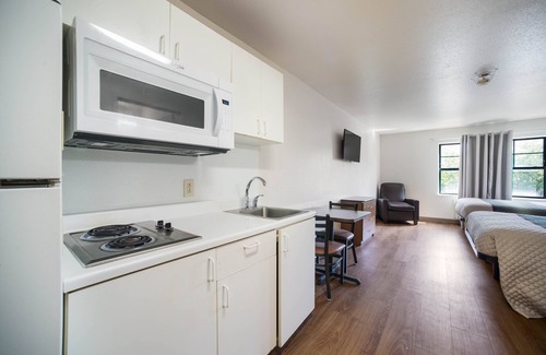Airport Township Hotel | HomeTowne Studios by Red Roof St. Louis - Airport/ N Lindbergh
