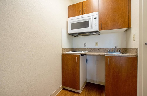 Eiber Hotel | HomeTowne Studios by Red Roof Denver - Lakewood West