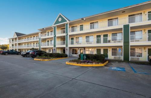 Sulphur Hotel | HomeTowne Studios by Red Roof Lake Charles - Sulphur