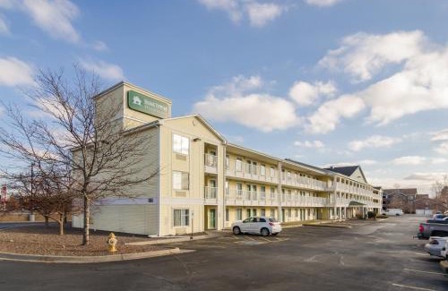 Sulphur Hotel | HomeTowne Studios by Red Roof Lake Charles - Sulphur