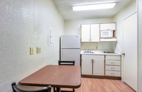 Far North Dallas Hotel | HomeTowne Studios By Red Roof Dallas - North Addison/ Tollway