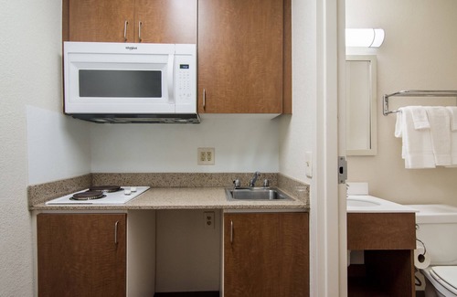 Durham Hotel | HomeTowne Studios by Red Roof Raleigh - Durham