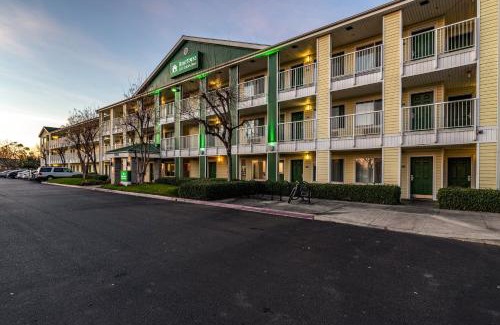 Fresno Hotel | HomeTowne Studios by Red Roof Fresno - West