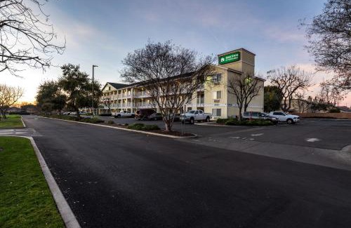 Fresno Hotel | HomeTowne Studios by Red Roof Fresno - West