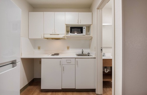 Fresno Hotel | HomeTowne Studios by Red Roof Fresno - West