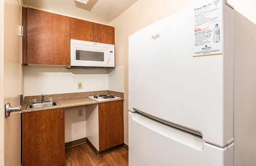 Fresno Hotel | HomeTowne Studios by Red Roof Fresno - West