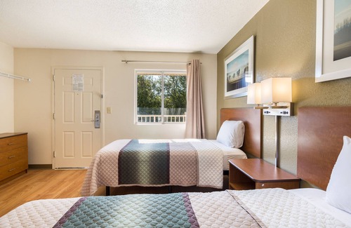 Arcadia Hotel | HomeTowne Studios by Red Roof Spartanburg - Asheville Highway
