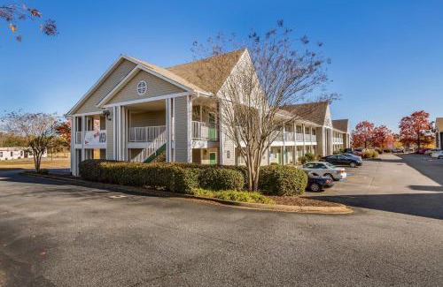 Arcadia Hotel | HomeTowne Studios by Red Roof Spartanburg - Asheville Highway