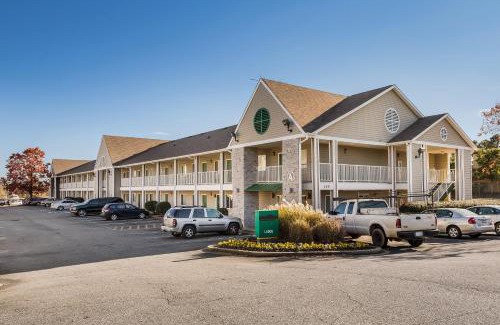 Arcadia Hotel | HomeTowne Studios by Red Roof Spartanburg - Asheville Highway
