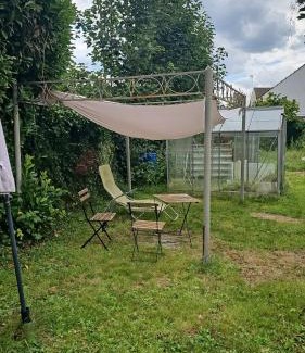 Montry Casa | Homewood - entire property for 6 people - 4 adults maximum -In quite village 10 min from Disneyland Paris & TGV RER A