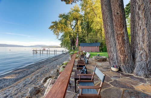 Homewood Casa | Homewood Lakefront by AvantStay | Private Beach & Lake Access + Views!