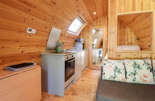 Knott End-on-Sea Cabaña | HOMEWOOD POD, pet friendly, with hot tub in Garstang