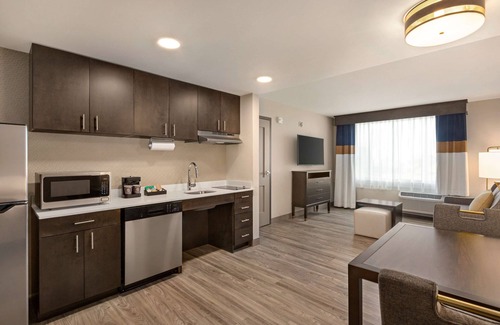 Downtown Indianapolis Hotel | Homewood Suites by Hilton Indianapolis Downtown IUPUI